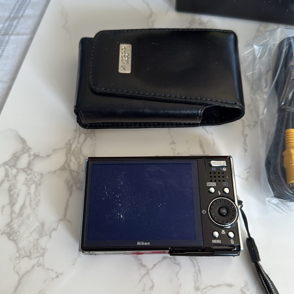 Nikon Coolpix S52 Red Camera - Picture 2 of 2